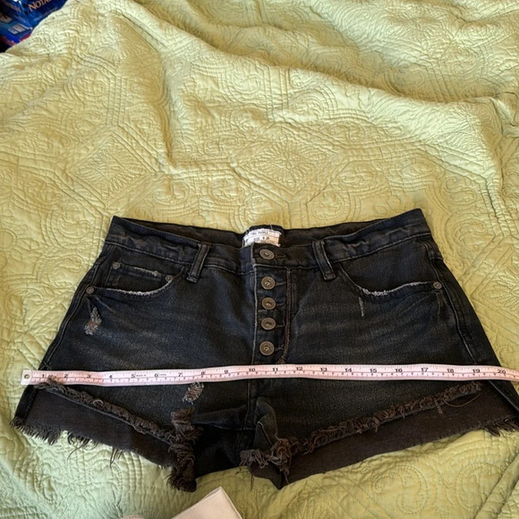 Free people shark bite denim slouchy cut off denim runaway shorts size 26 micro - Picture 8 of 13